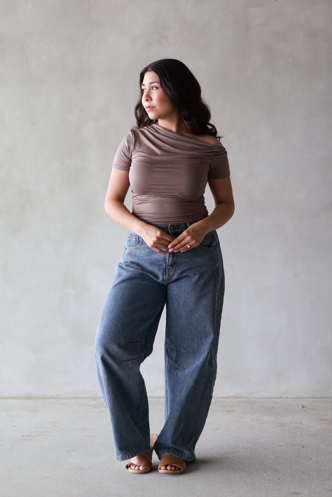trendy brown off the shoulder top outfit for women for casual and chic outfits